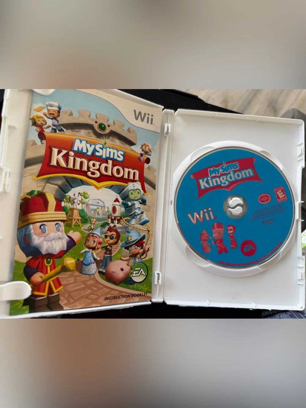 MySims Kingdom- Nintendo Wii - US Version